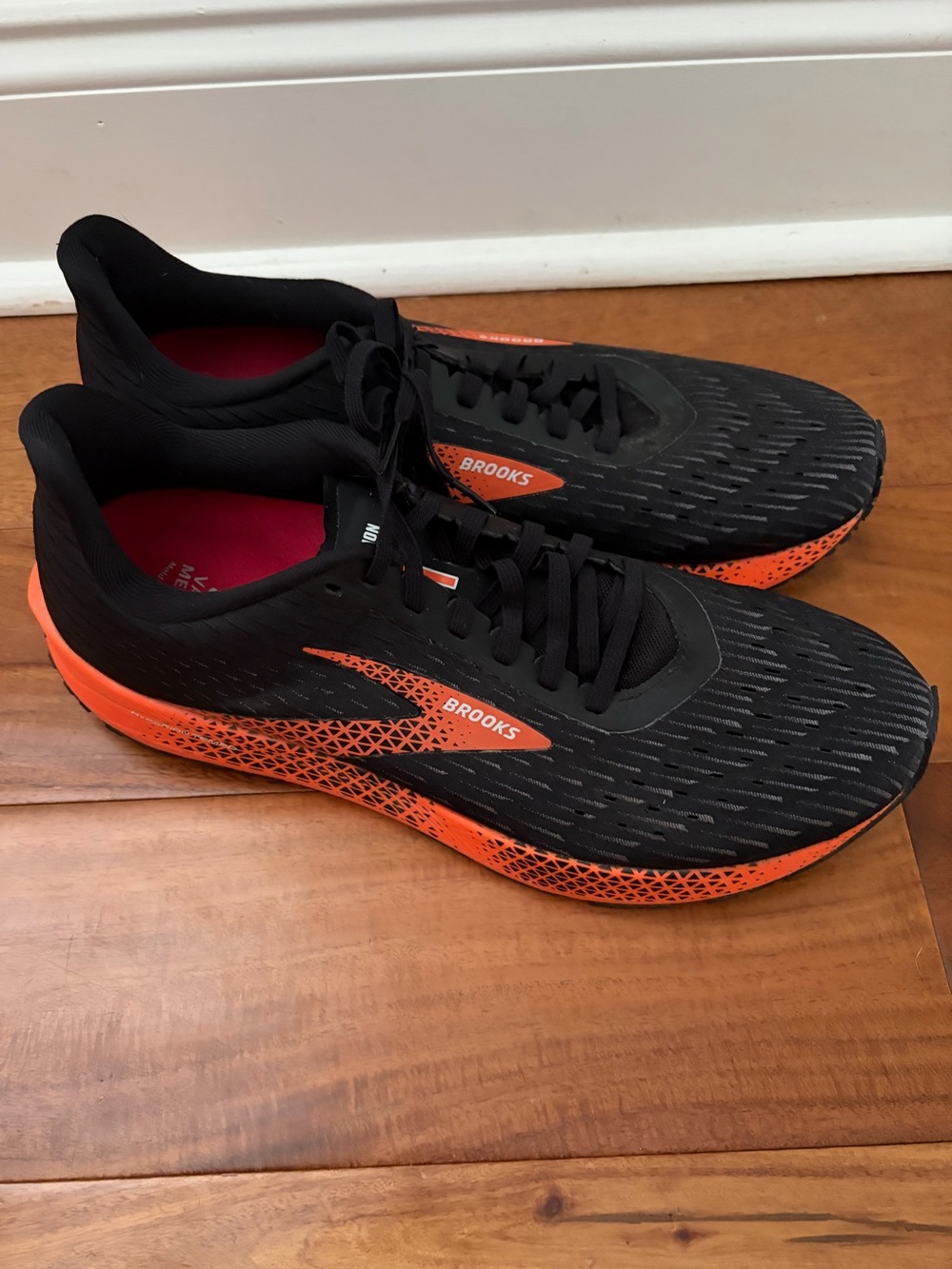 Brooks Men's Black & Orange Hyperion Running Shoes